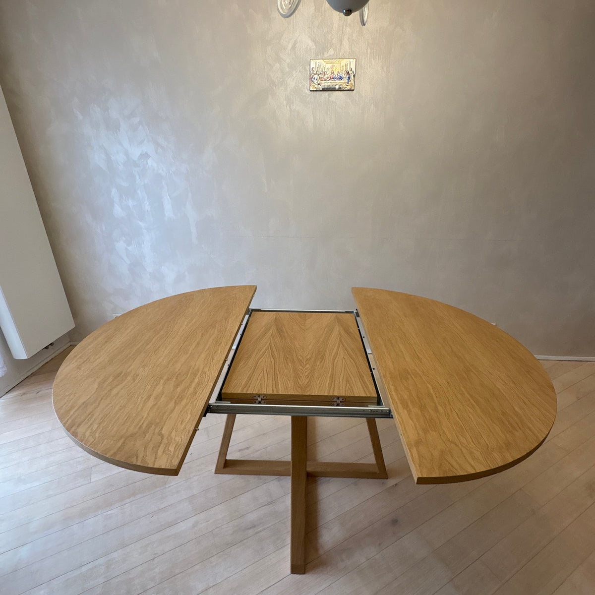 Round Extendable Oak Veneer Dining Table with Cross Leg Base