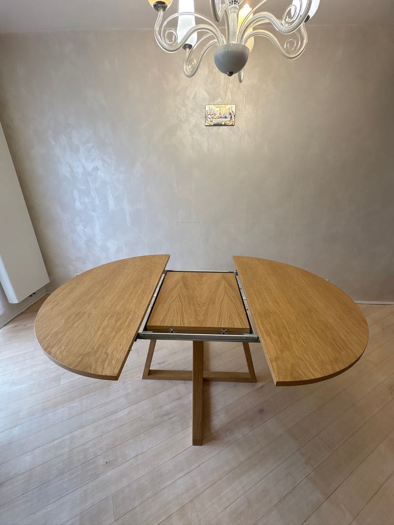 Round Extendable Oak Veneer Dining Table with Cross Leg Base