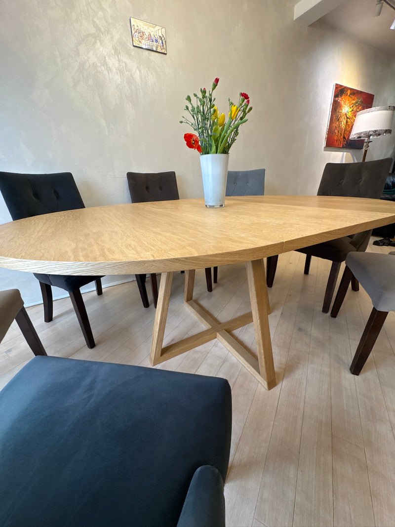 Round Extendable Oak Veneer Dining Table with Cross Leg Base