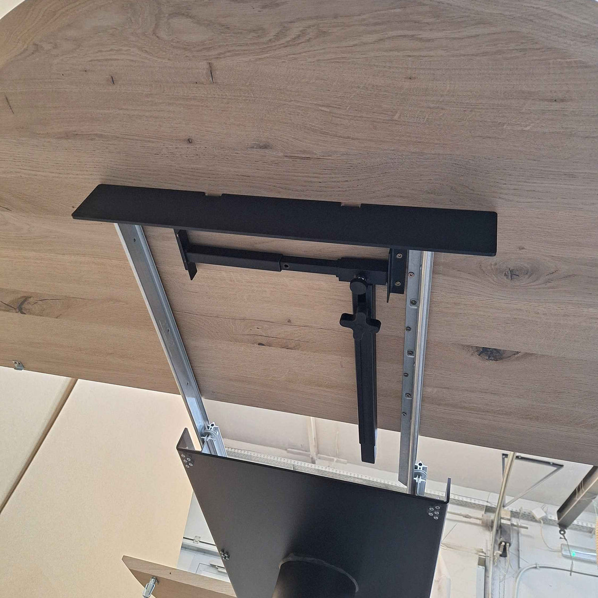 Globo Pedestal Expandable Round Oak Dining Table with Metal Legs