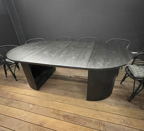 Round Extendable Tables