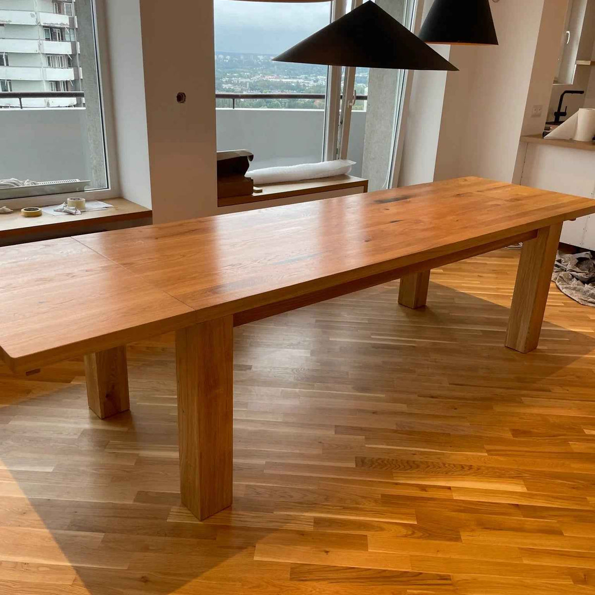 Mammoth Oak Extendable Dining Table with Black Resin Inlays