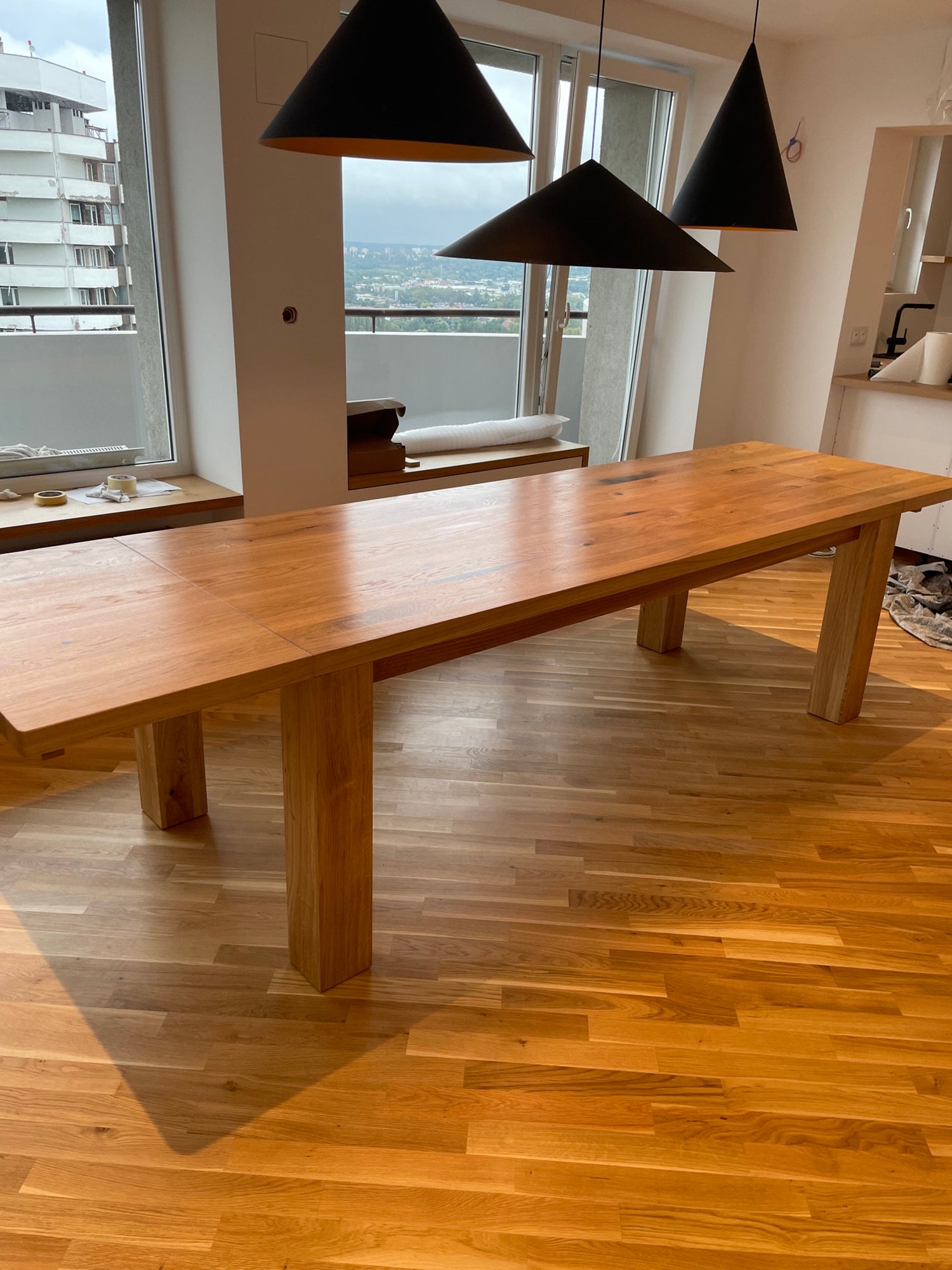 Large extendable rectangular dining table made of solid oak – traditional family table for spacious dining rooms