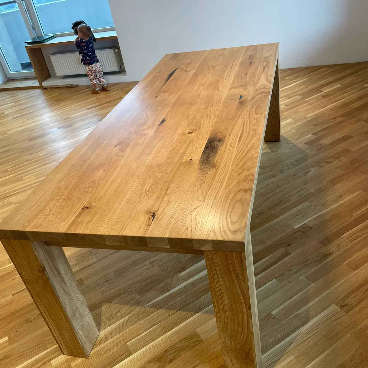 Mammoth Oak Extendable Dining Table with Black Resin Inlays